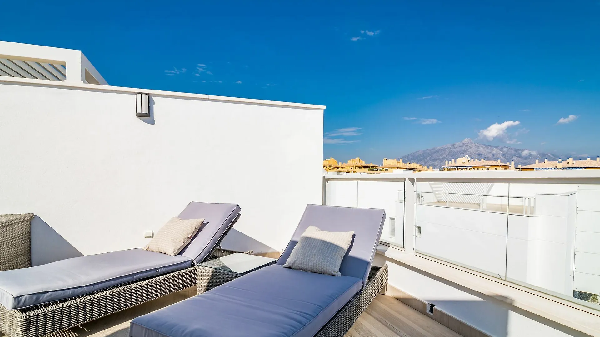 Lab-Modern 3 Bedroom Apart Near Beach Marbella